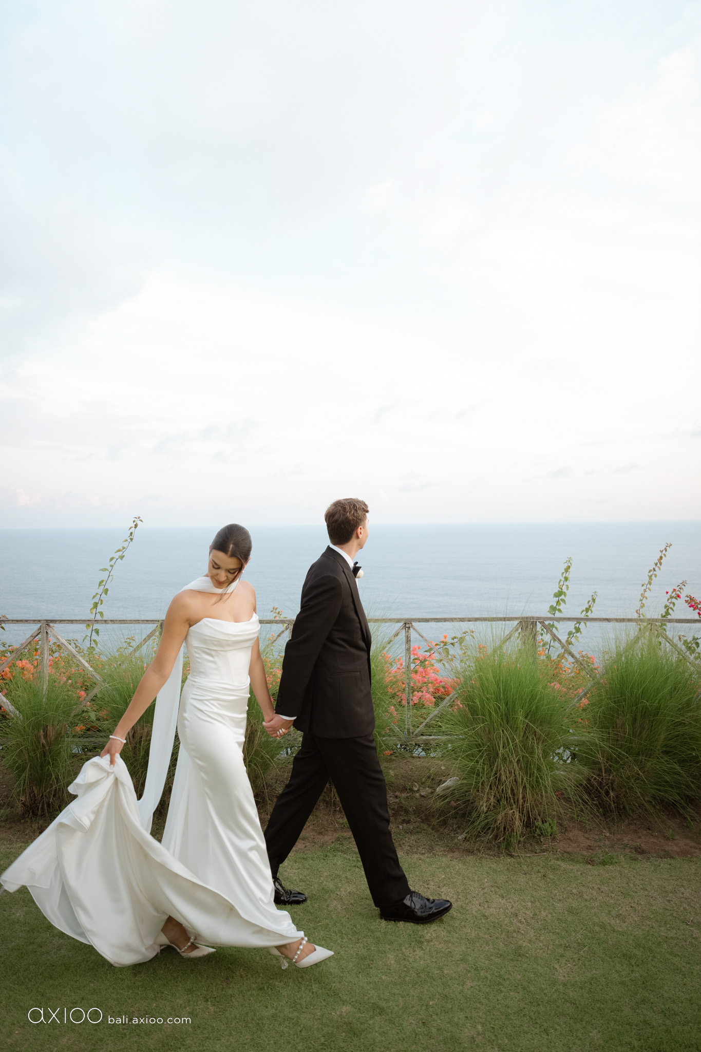 Axioo: In the Spur of the Moment